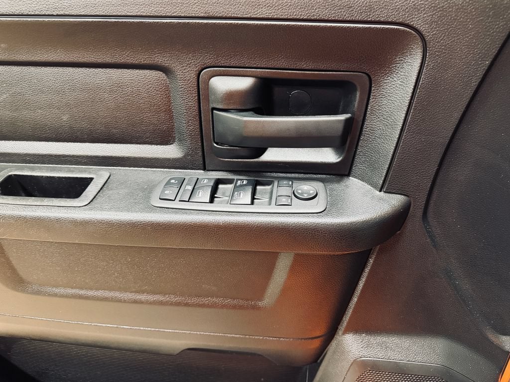 2019 RAM 1500 Classic Express Crew Cab 4x4 5'7" Box