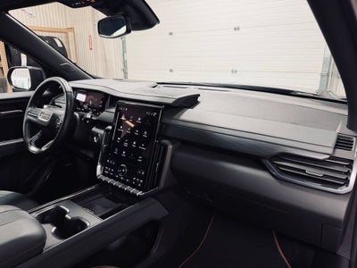 2024 GMC Acadia AT4