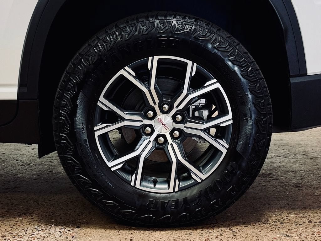 2025 GMC Acadia AT4