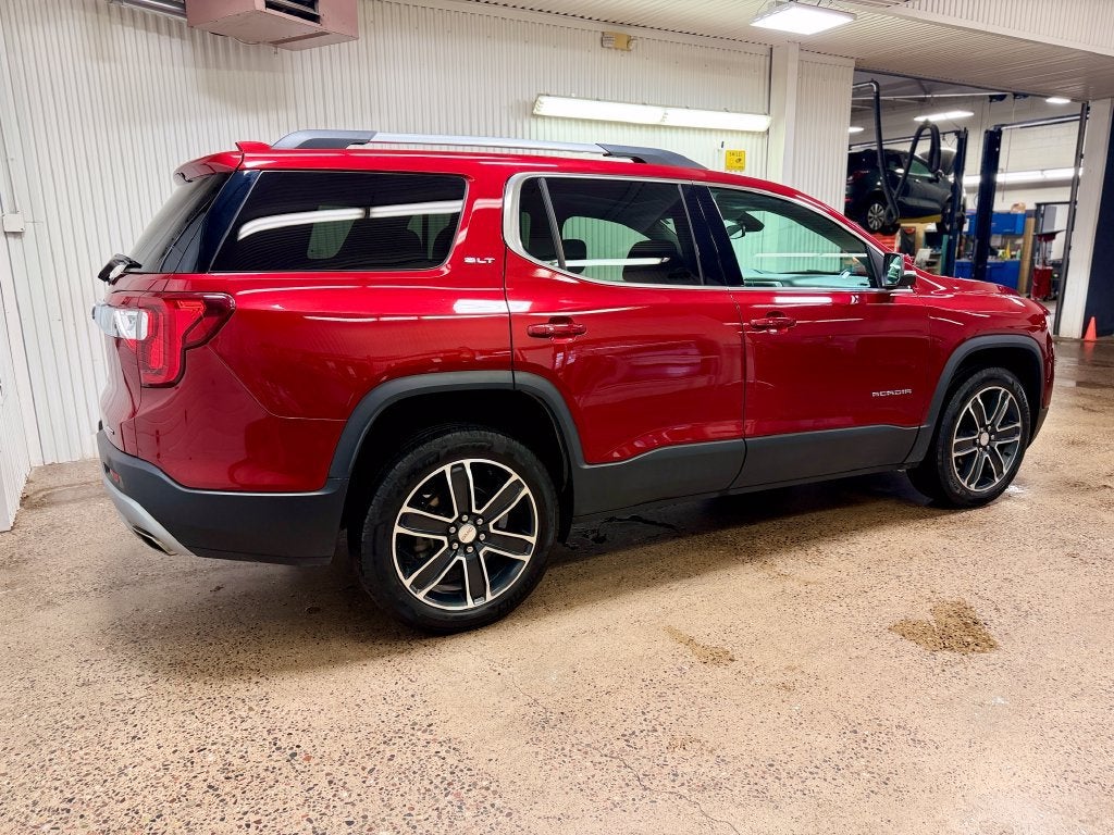 2023 GMC Acadia SLT