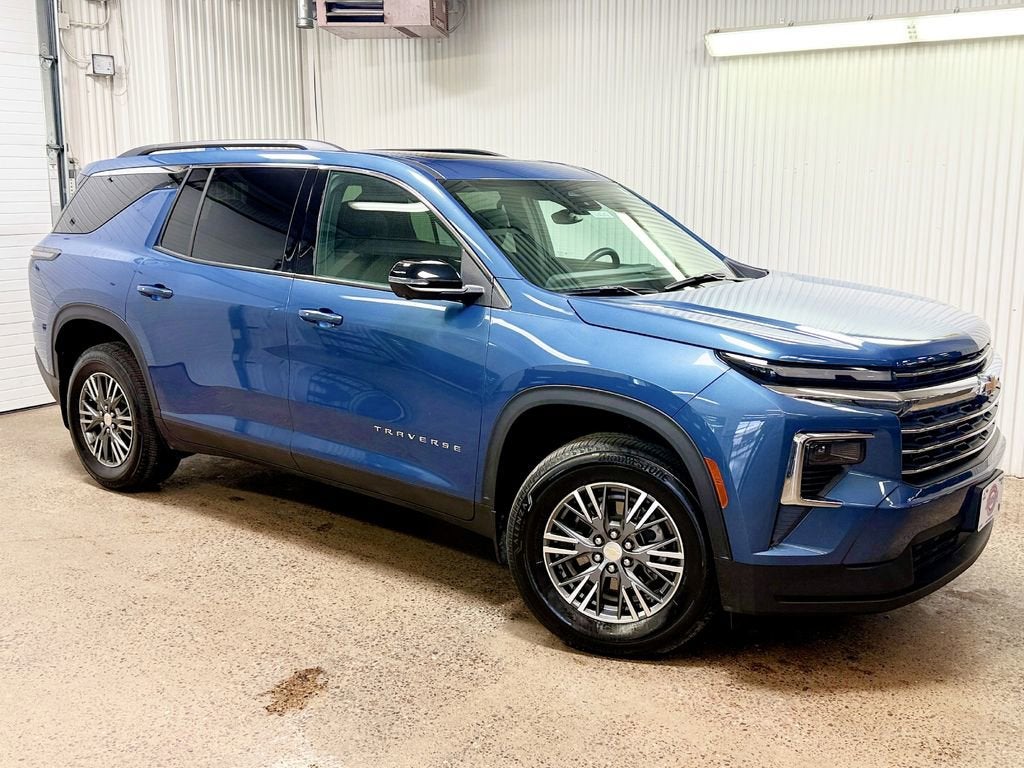 2024 Chevrolet Traverse LT