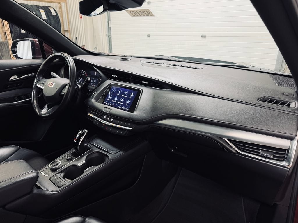 2023 Cadillac XT4 Premium Luxury