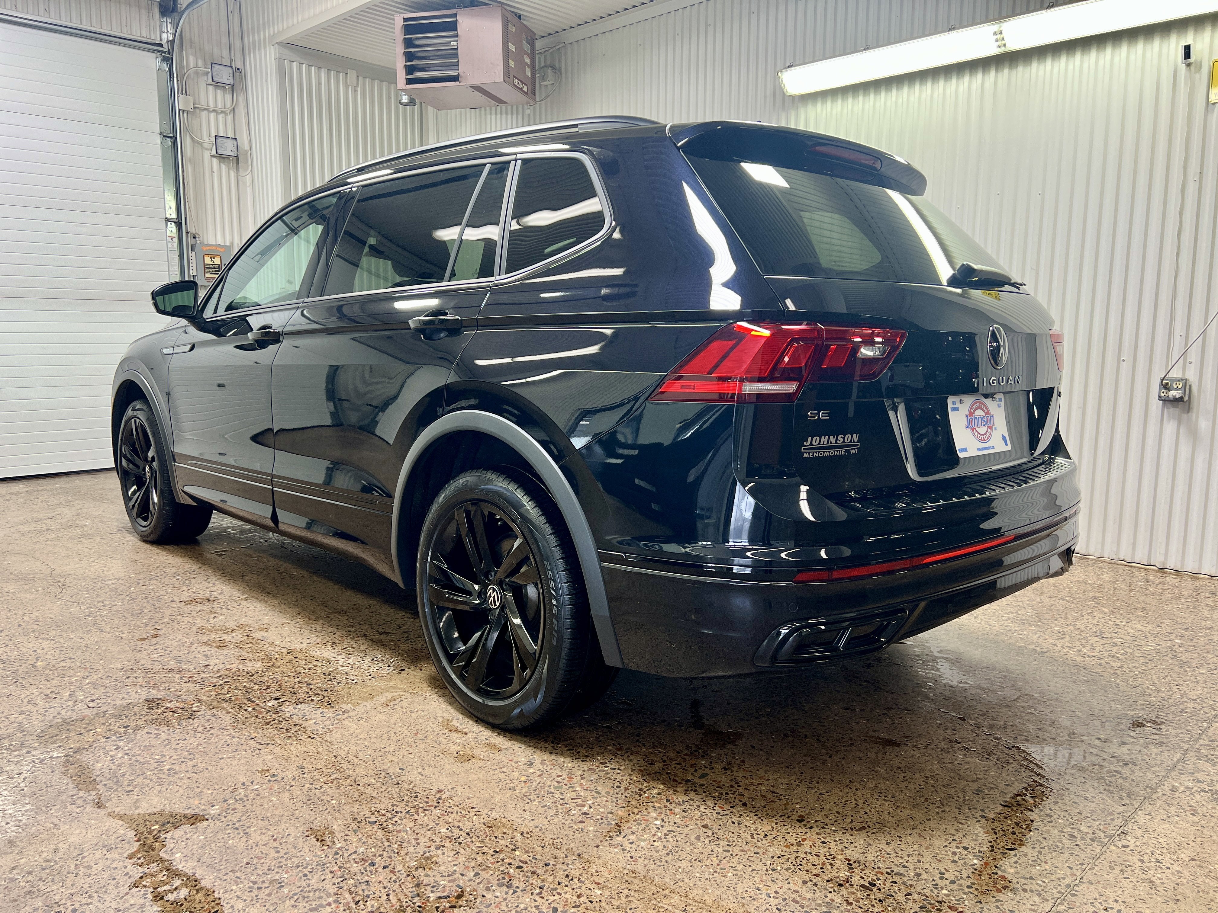 2023 Volkswagen Tiguan SE R-Line Black