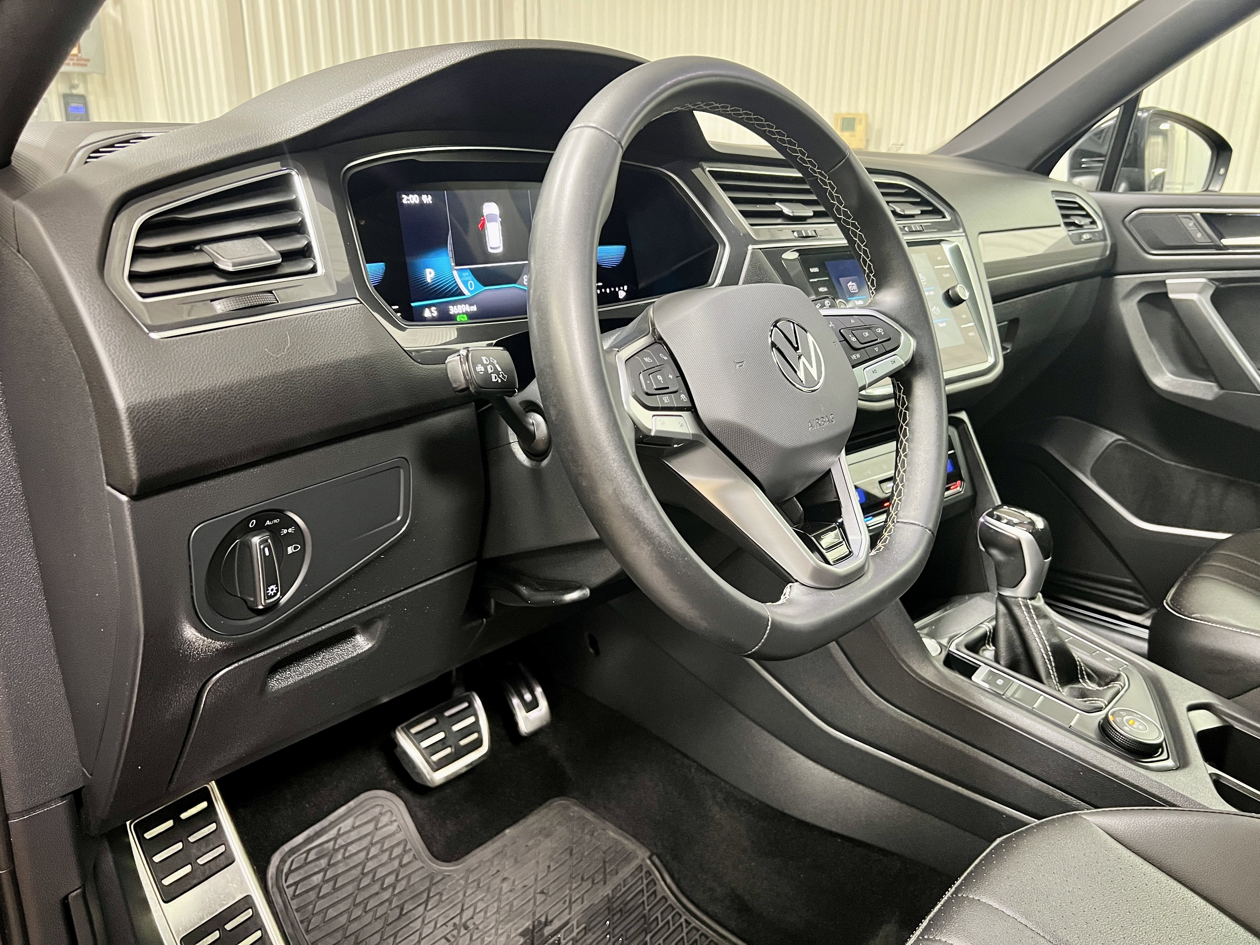 2023 Volkswagen Tiguan SE R-Line Black