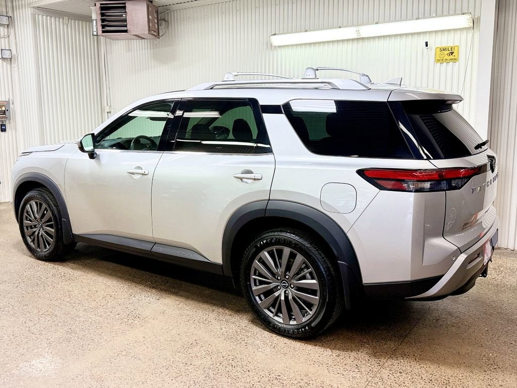 2022 Nissan Pathfinder SL 4WD