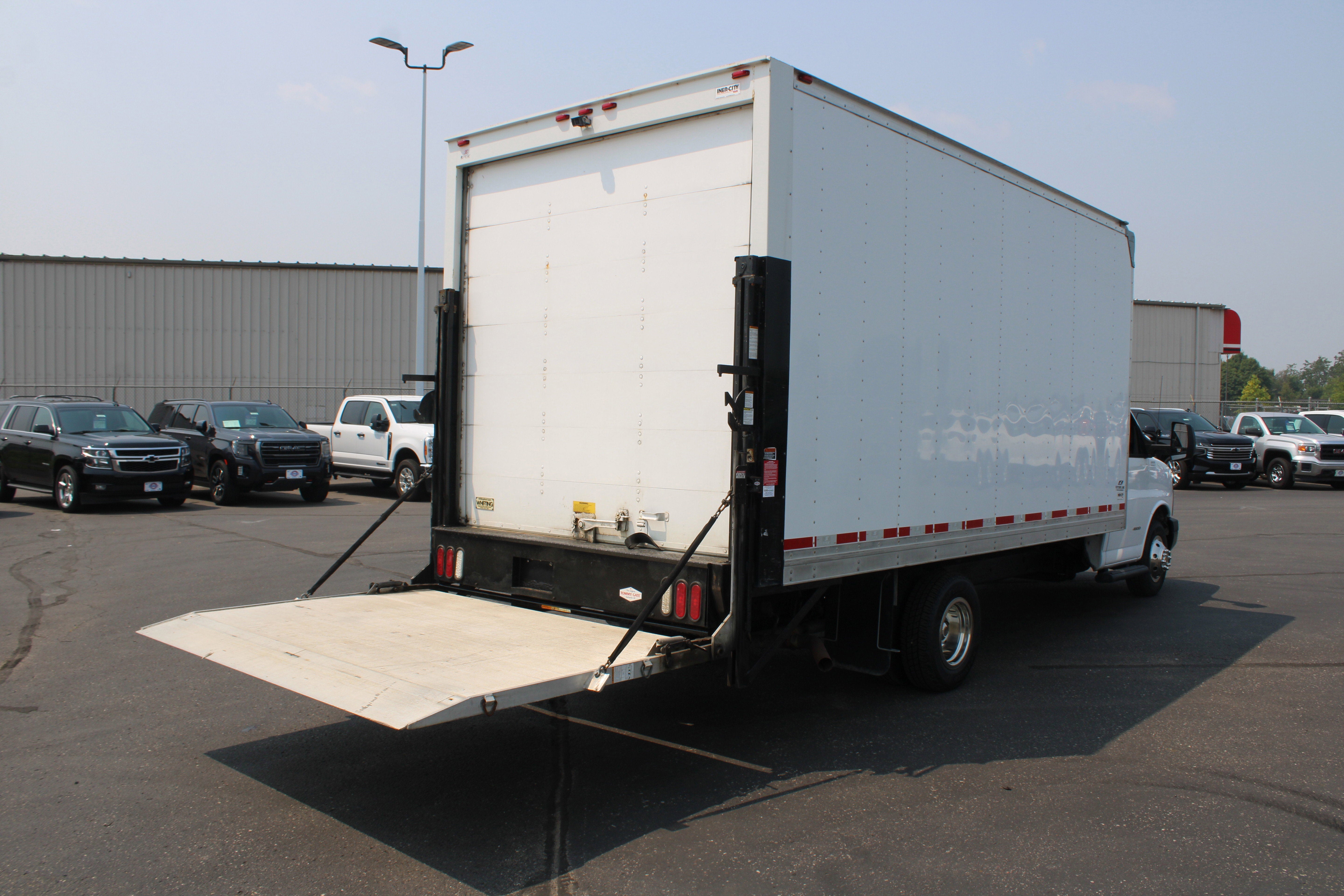 2017 Chevrolet Express Cutaway 4500 Van 177"