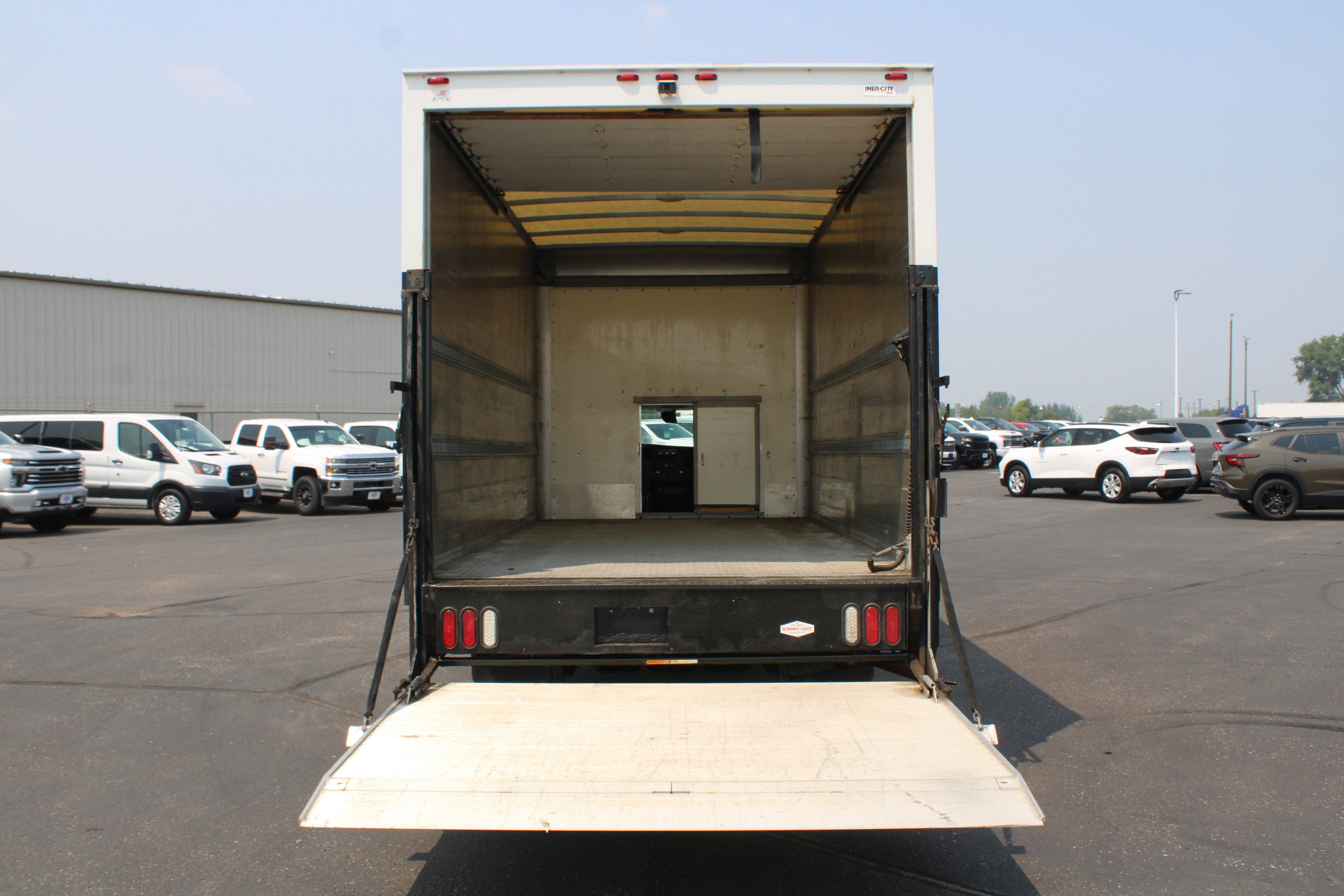 2017 Chevrolet Express Cutaway 4500 Van 177"