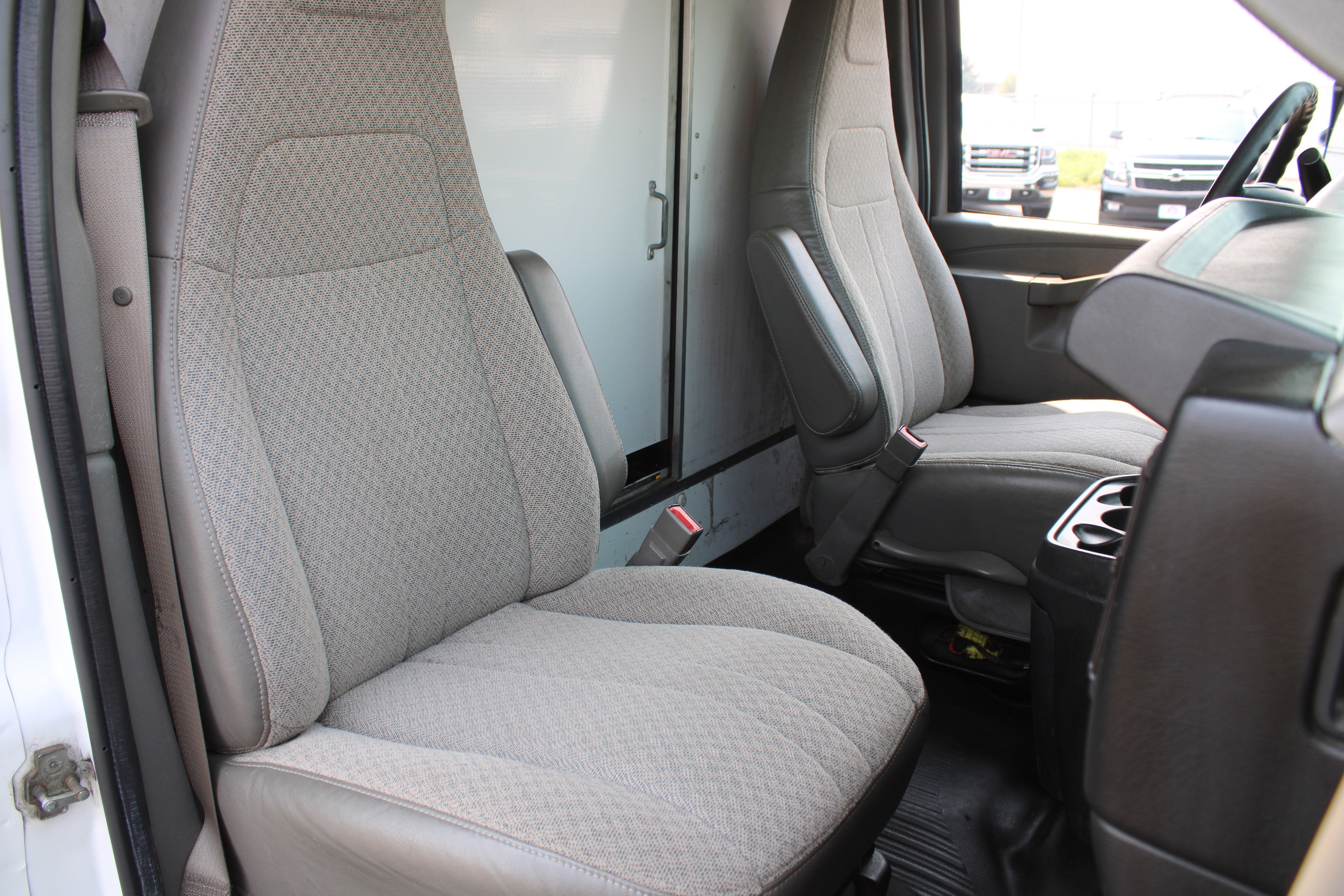 2017 Chevrolet Express Cutaway 4500 Van 177"