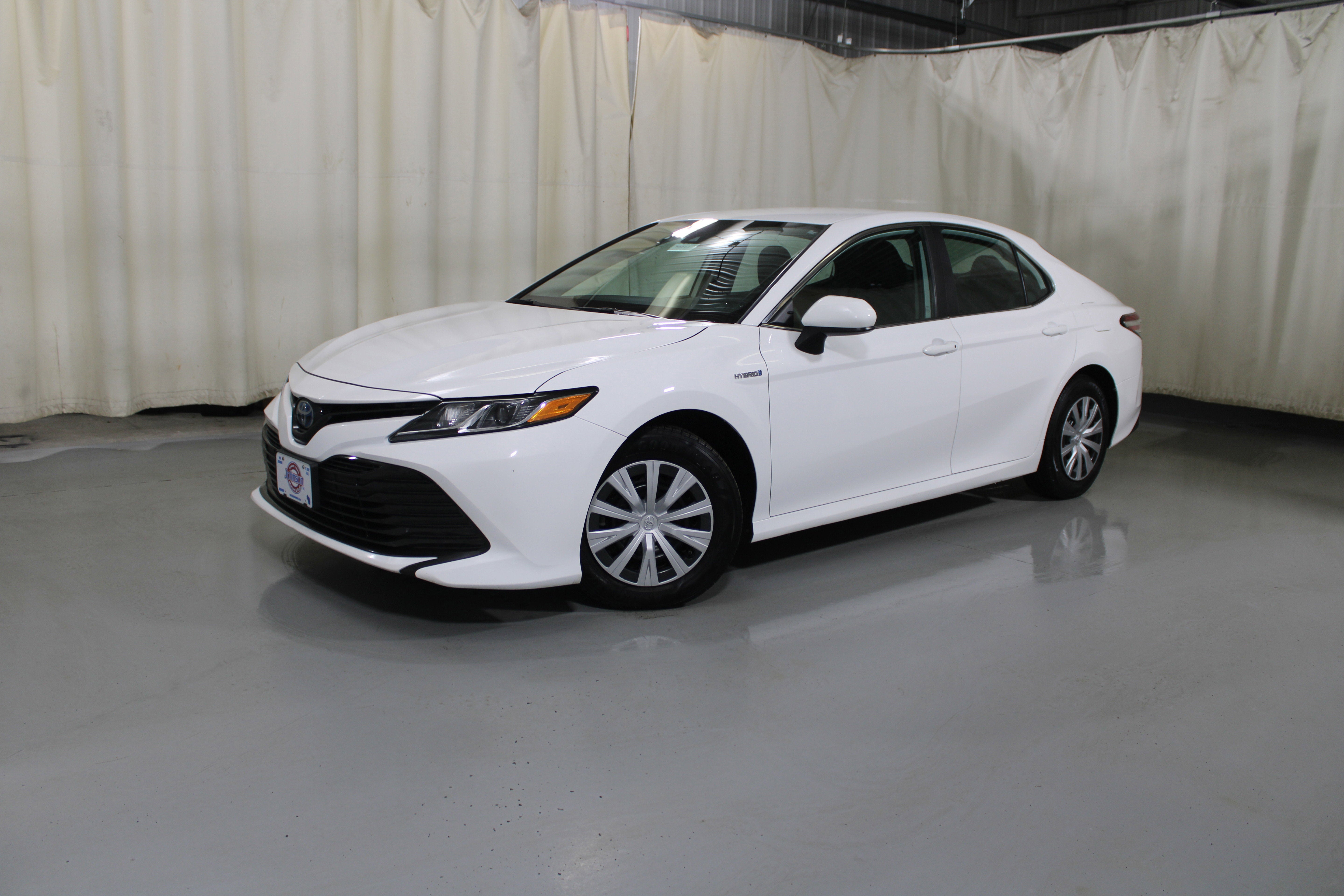 2019 Toyota Camry Hybrid LE