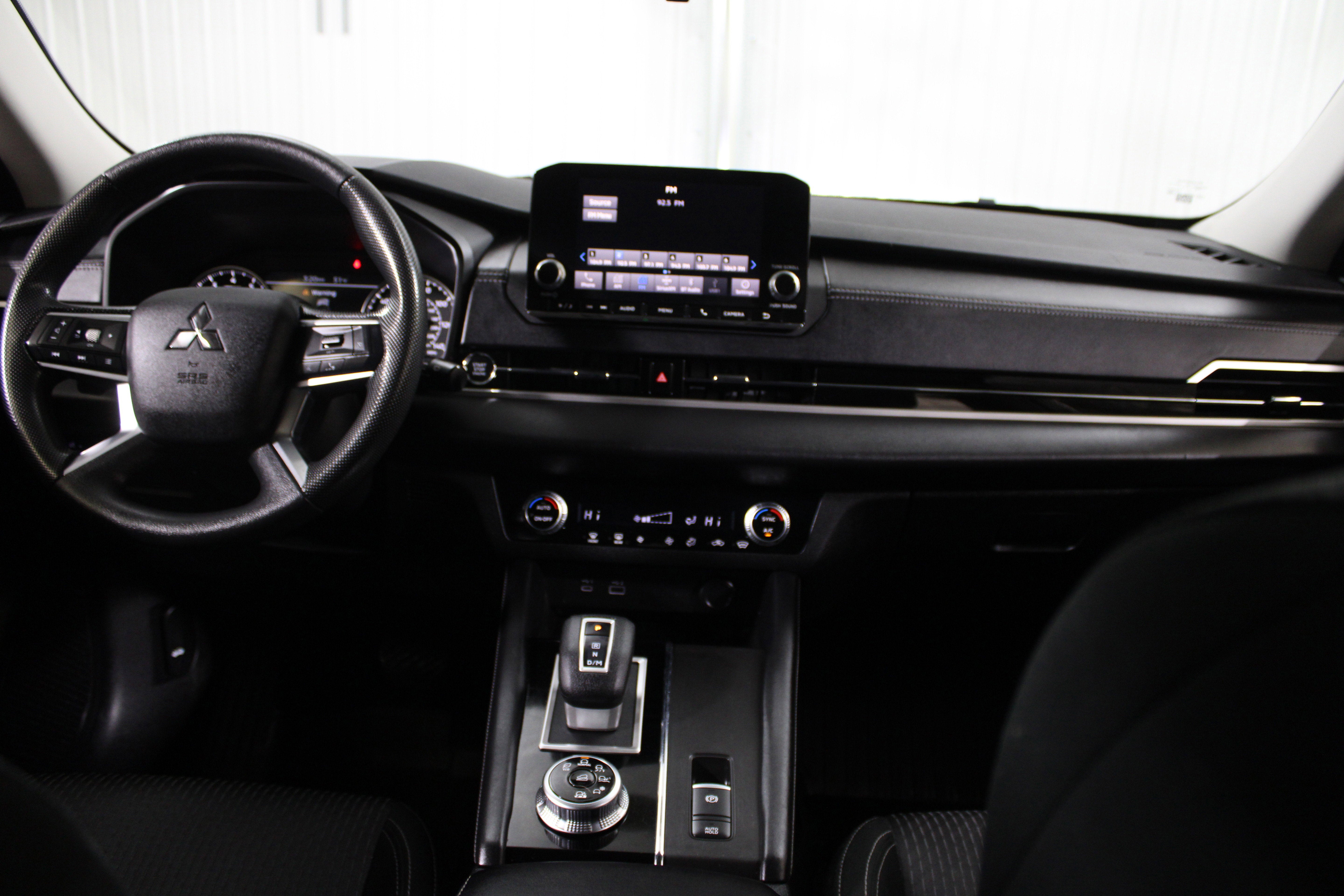 2022 Mitsubishi Outlander ES