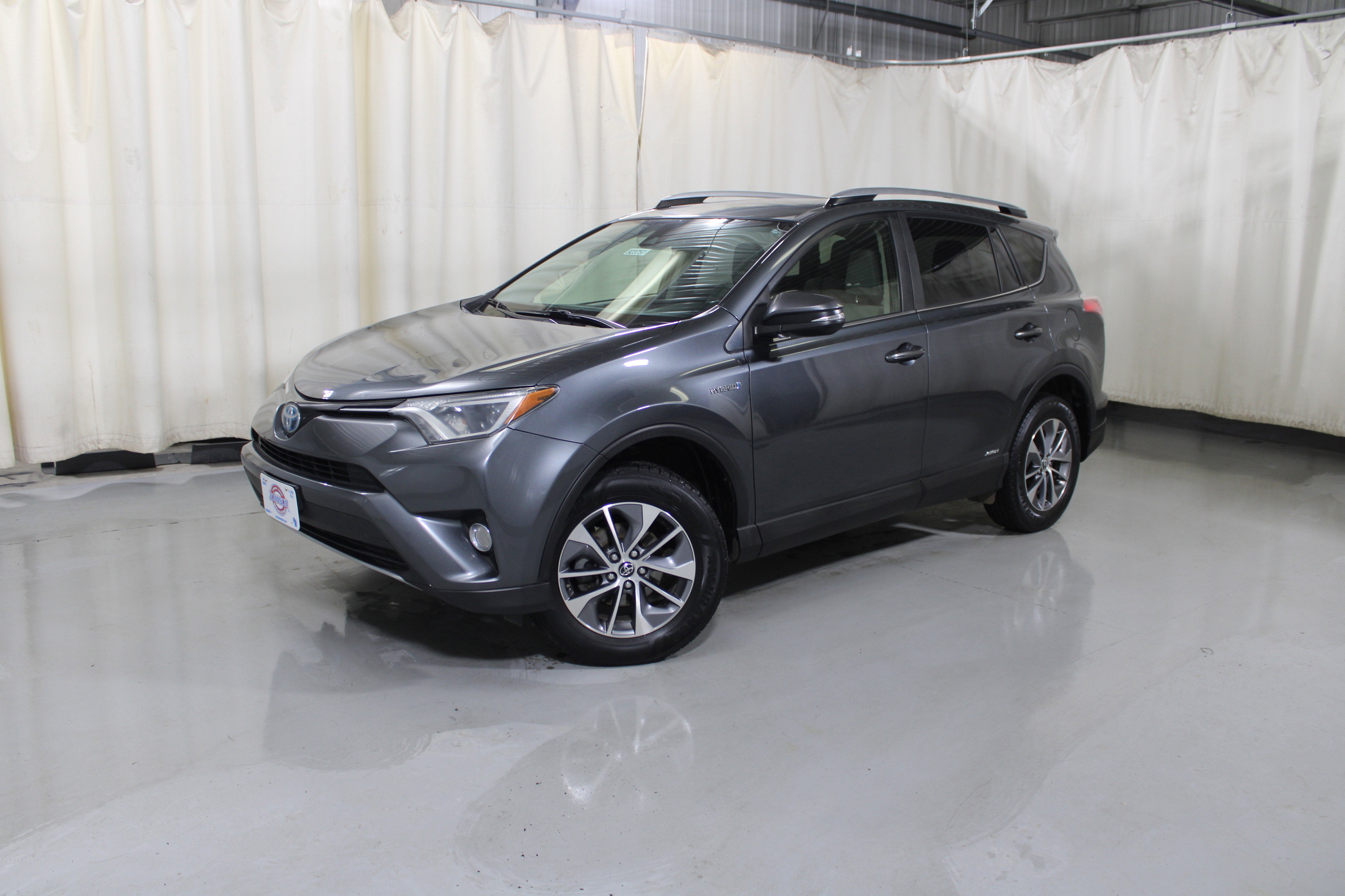 2017 Toyota RAV4 Hybrid XLE