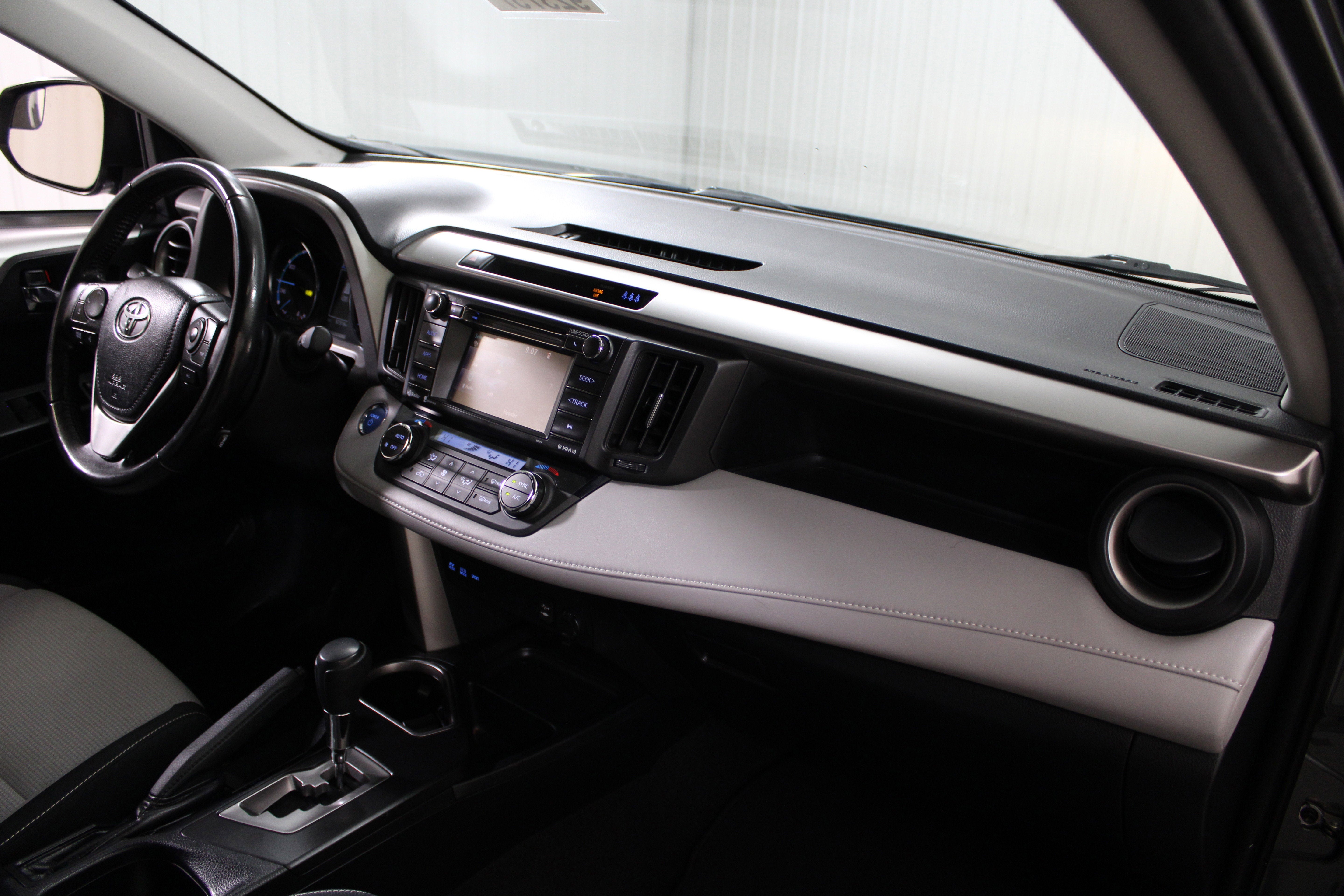 2017 Toyota RAV4 Hybrid XLE