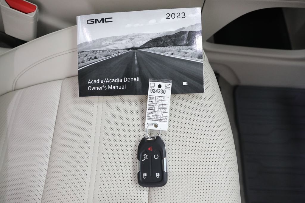 2023 GMC Acadia Denali