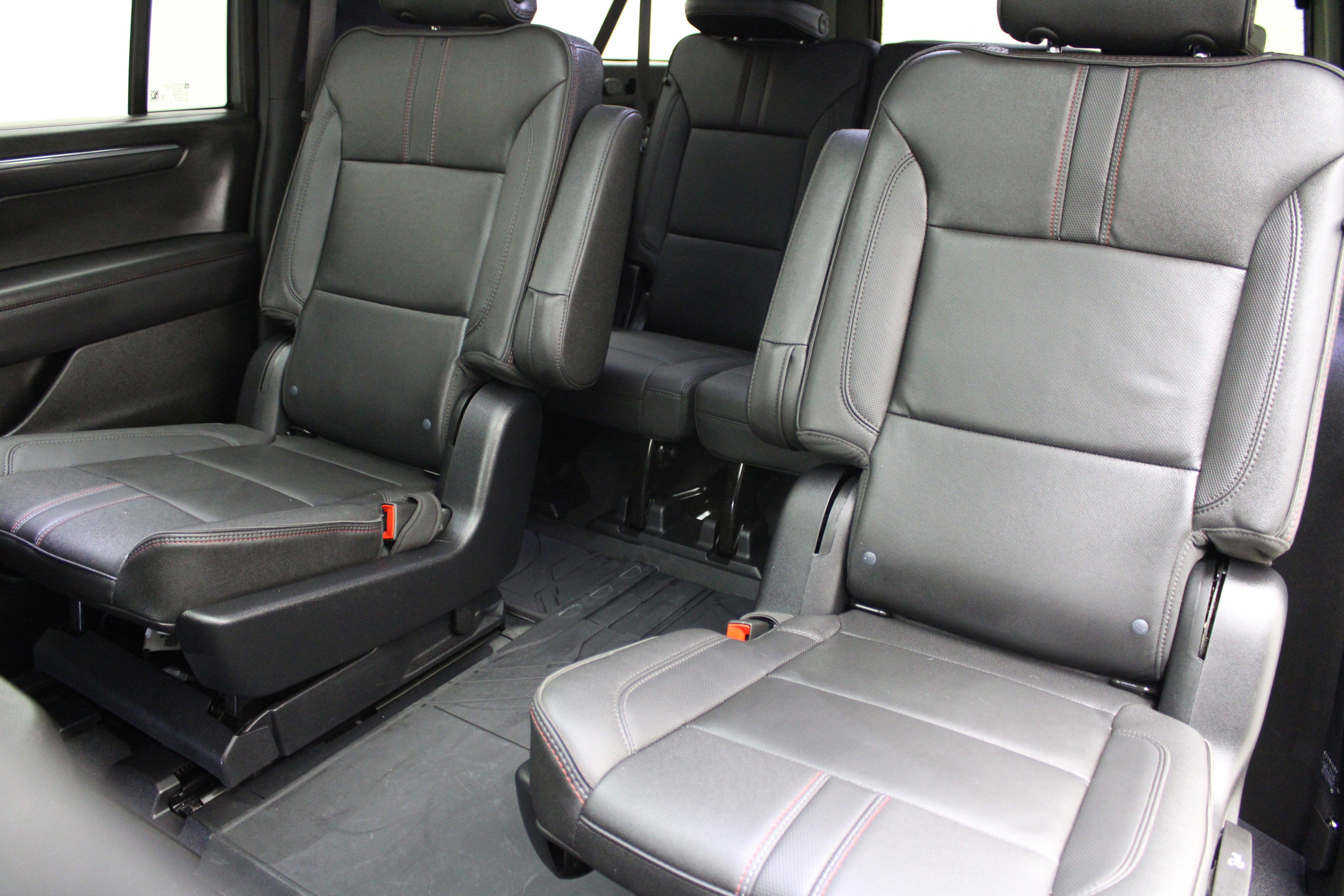 2025 Chevrolet Suburban RST