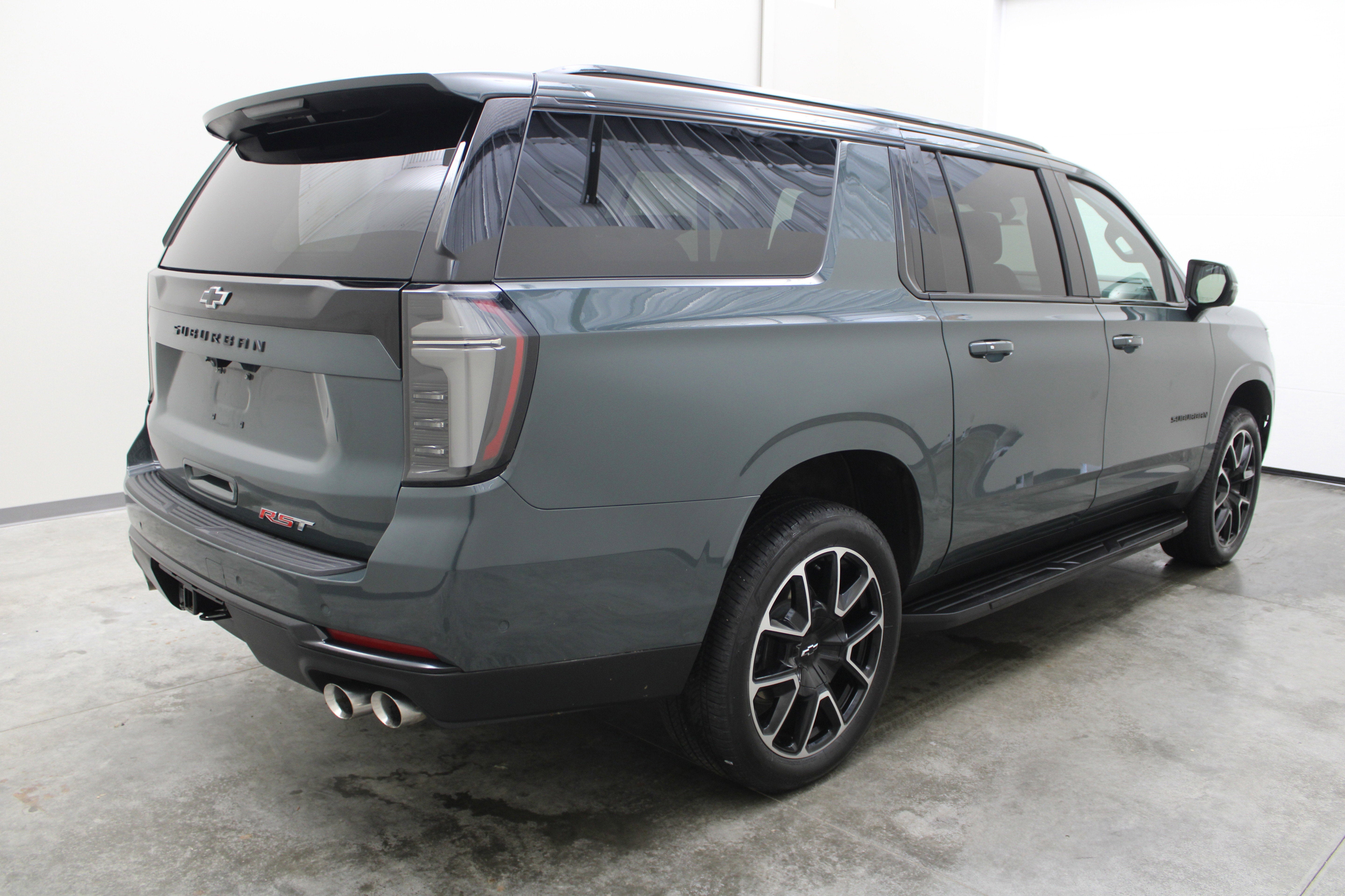2025 Chevrolet Suburban RST