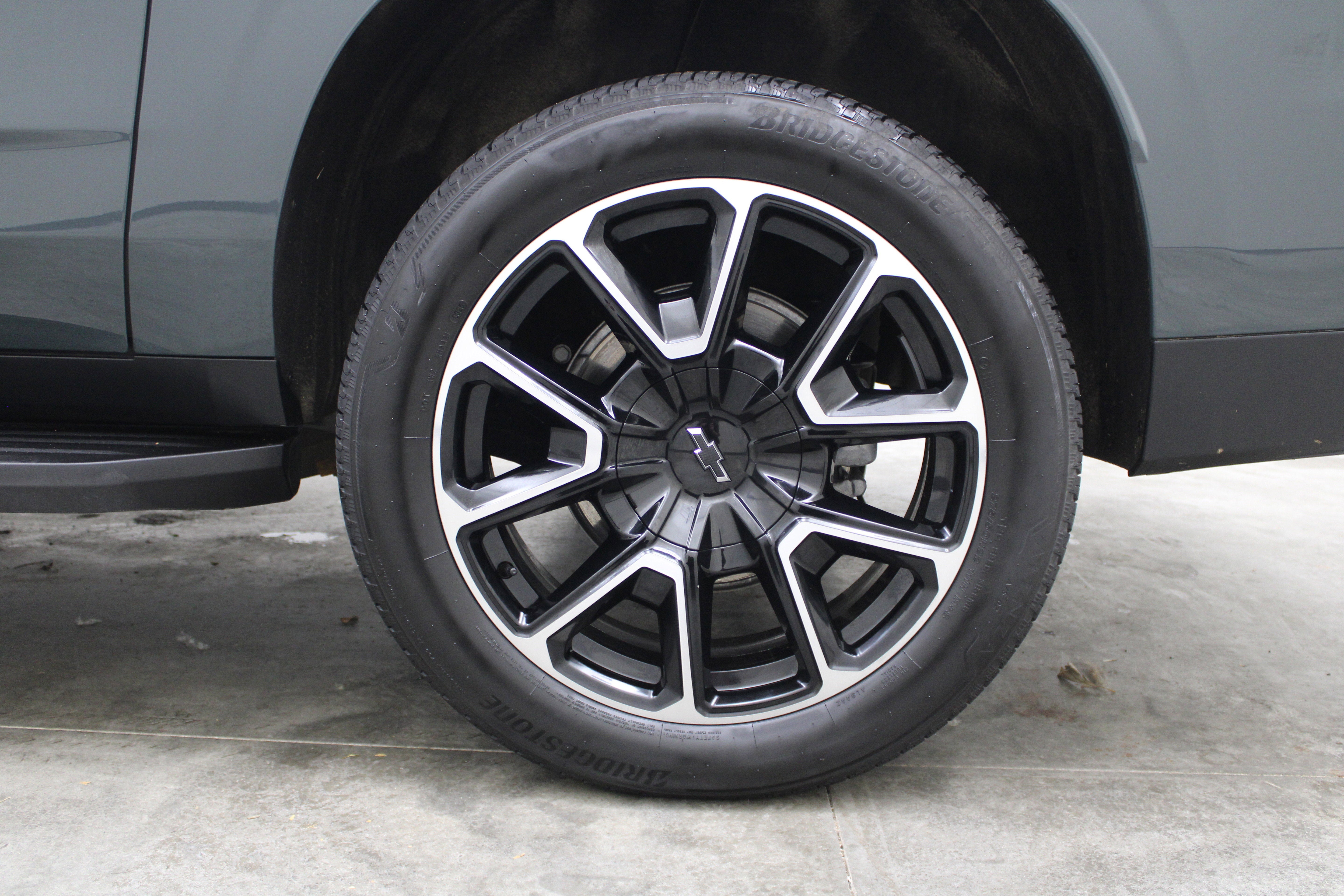 2025 Chevrolet Suburban RST