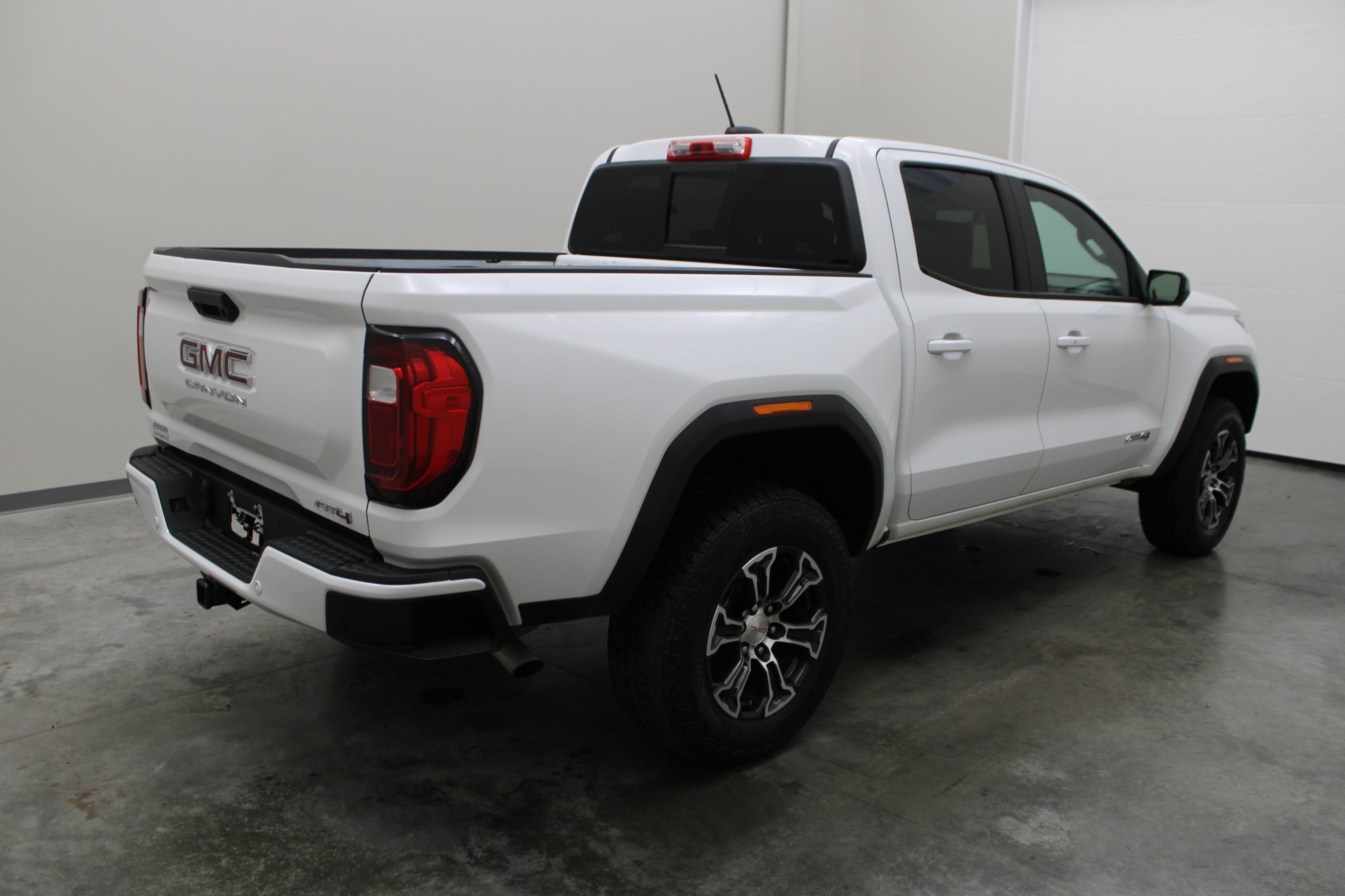 2025 GMC Canyon 4WD AT4