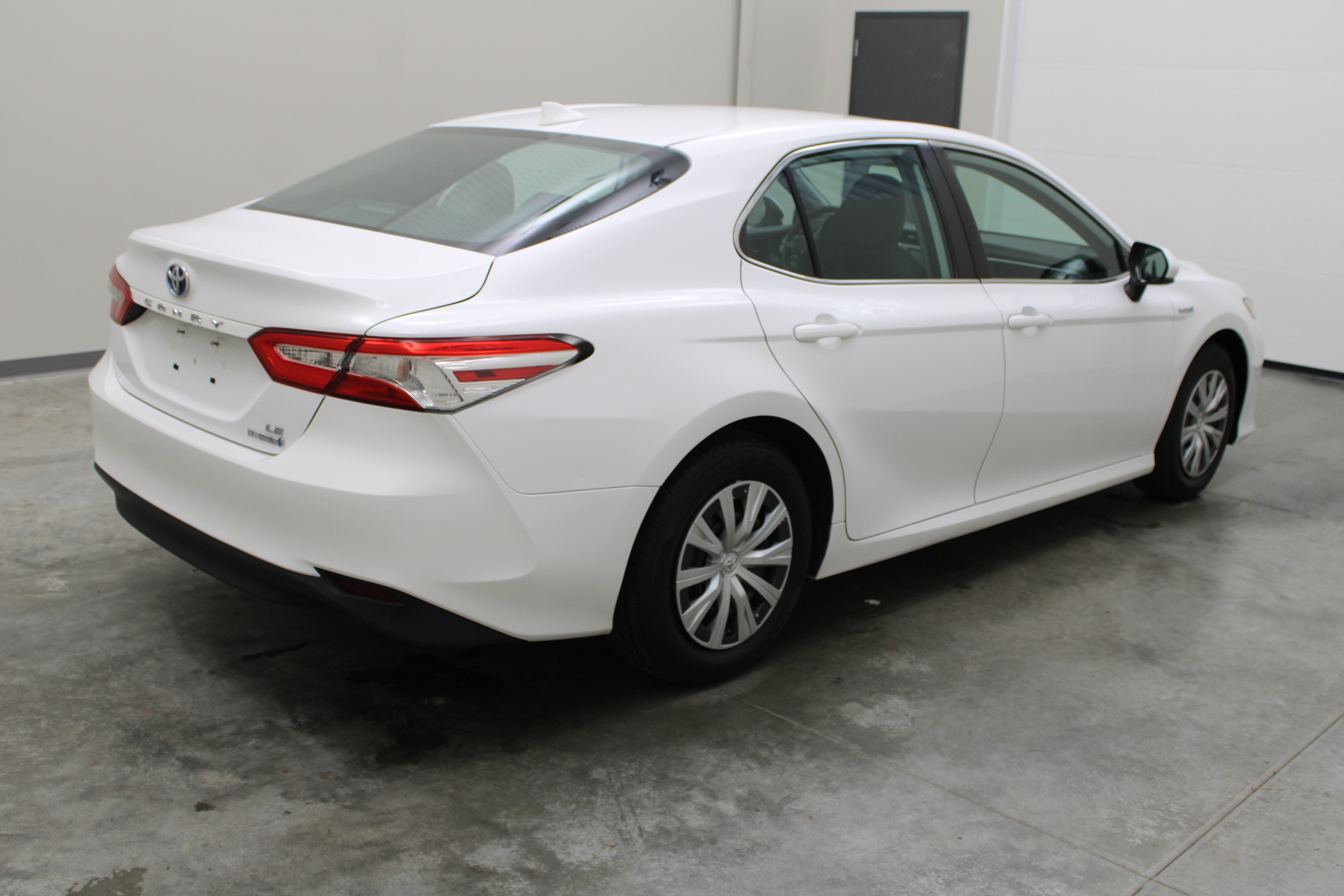 2019 Toyota Camry Hybrid LE