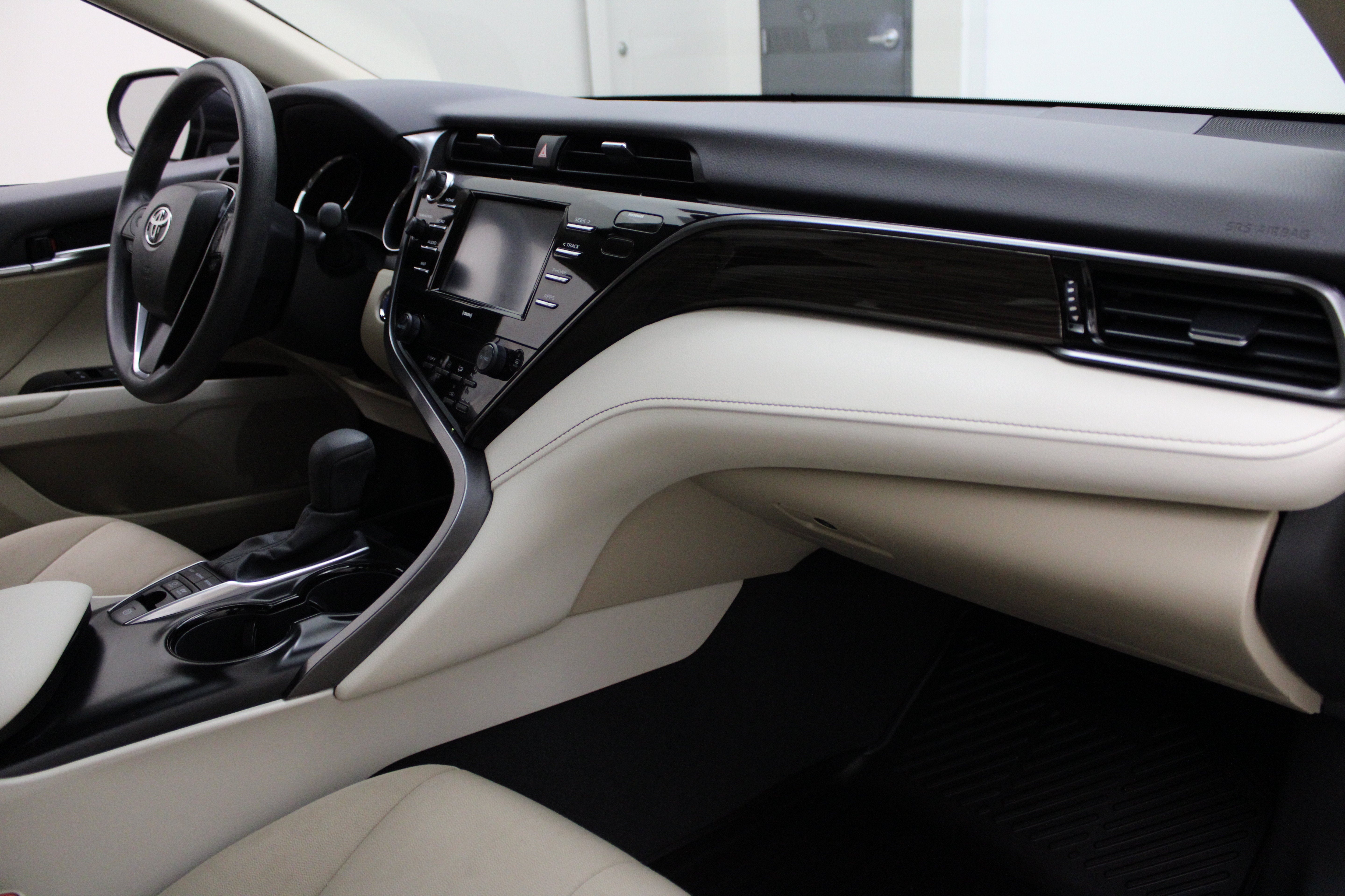 2020 Toyota Camry Hybrid LE