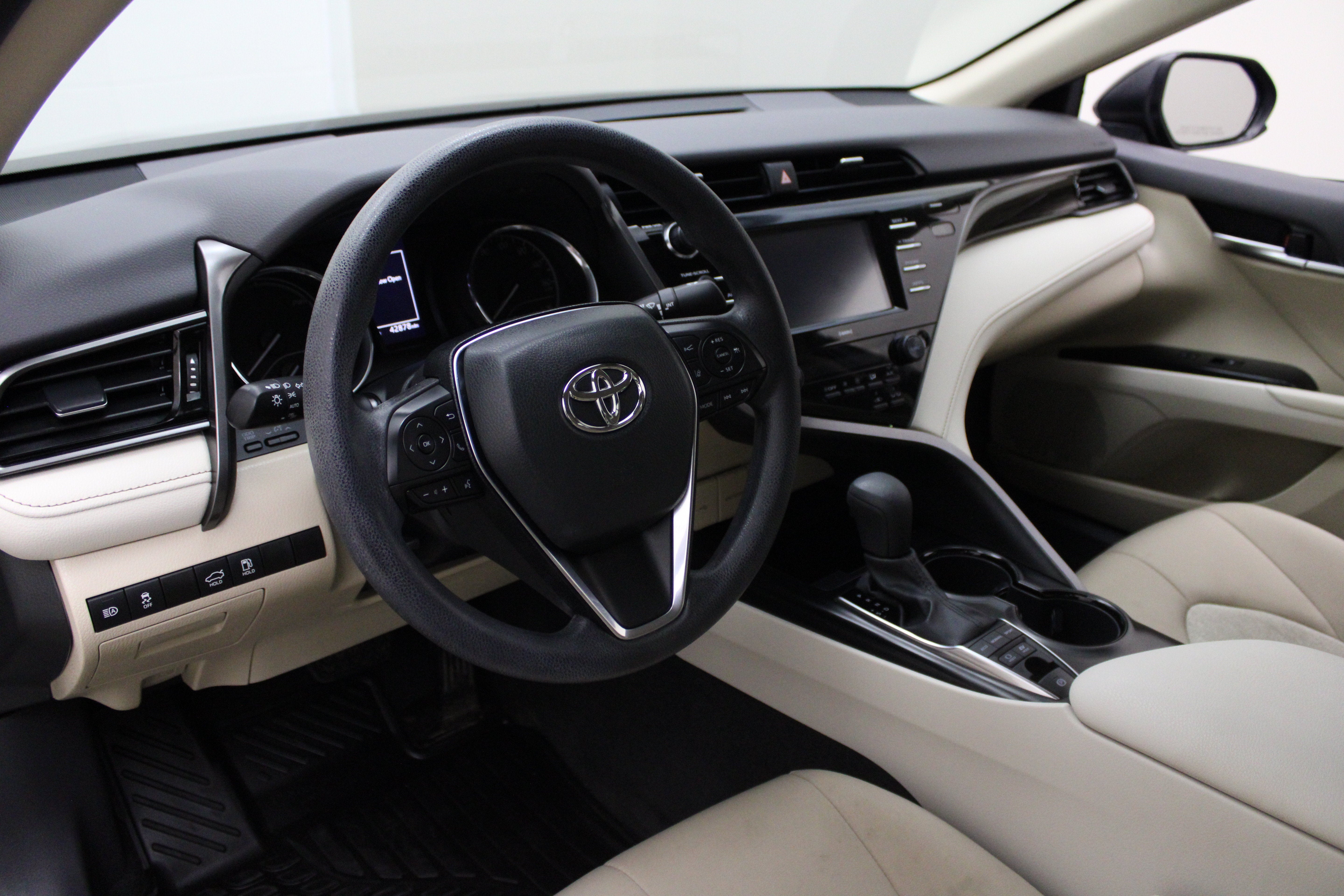 2020 Toyota Camry Hybrid LE