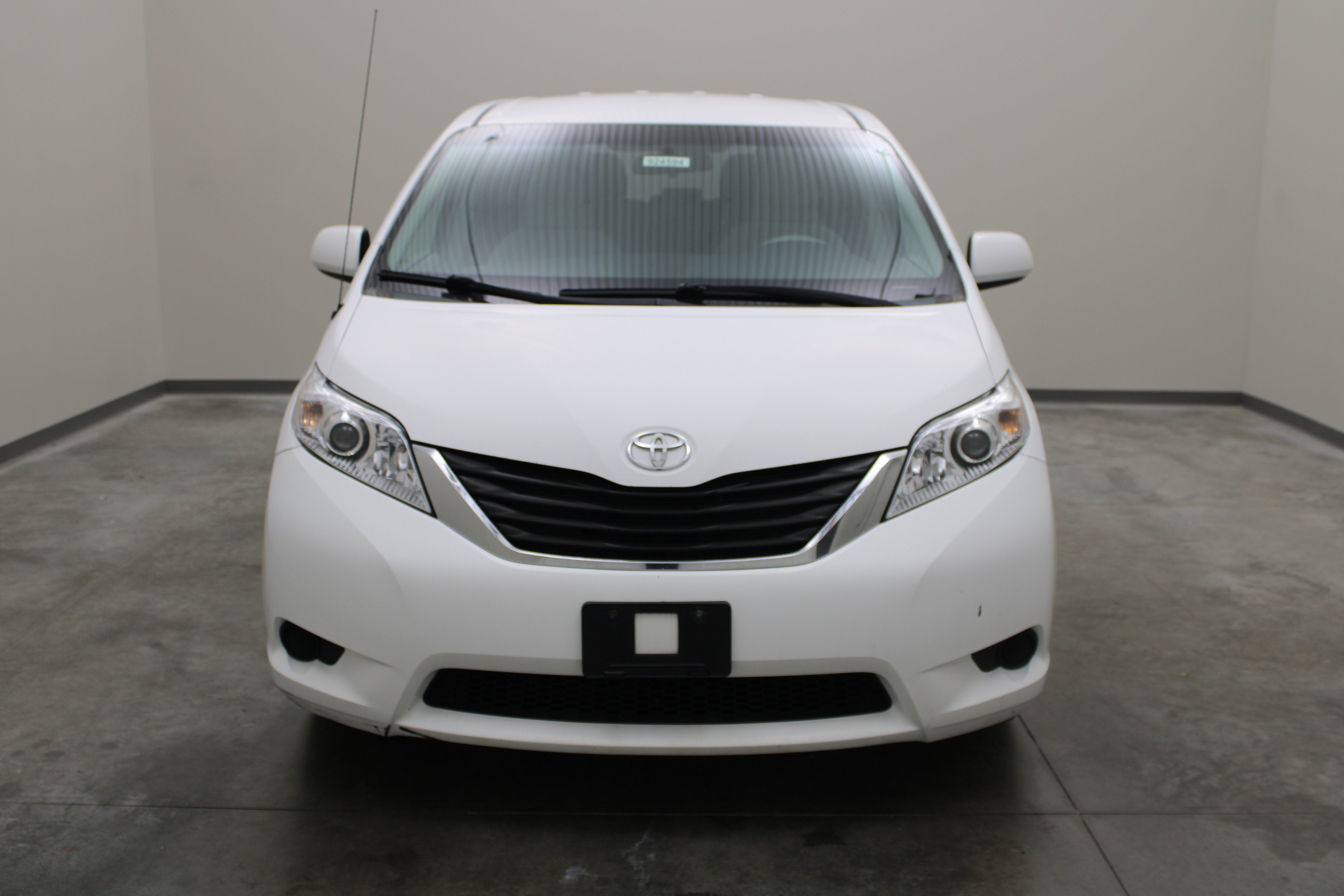 2011 Toyota Sienna 5dr 7-Pass Van I4 FWD (Natl)