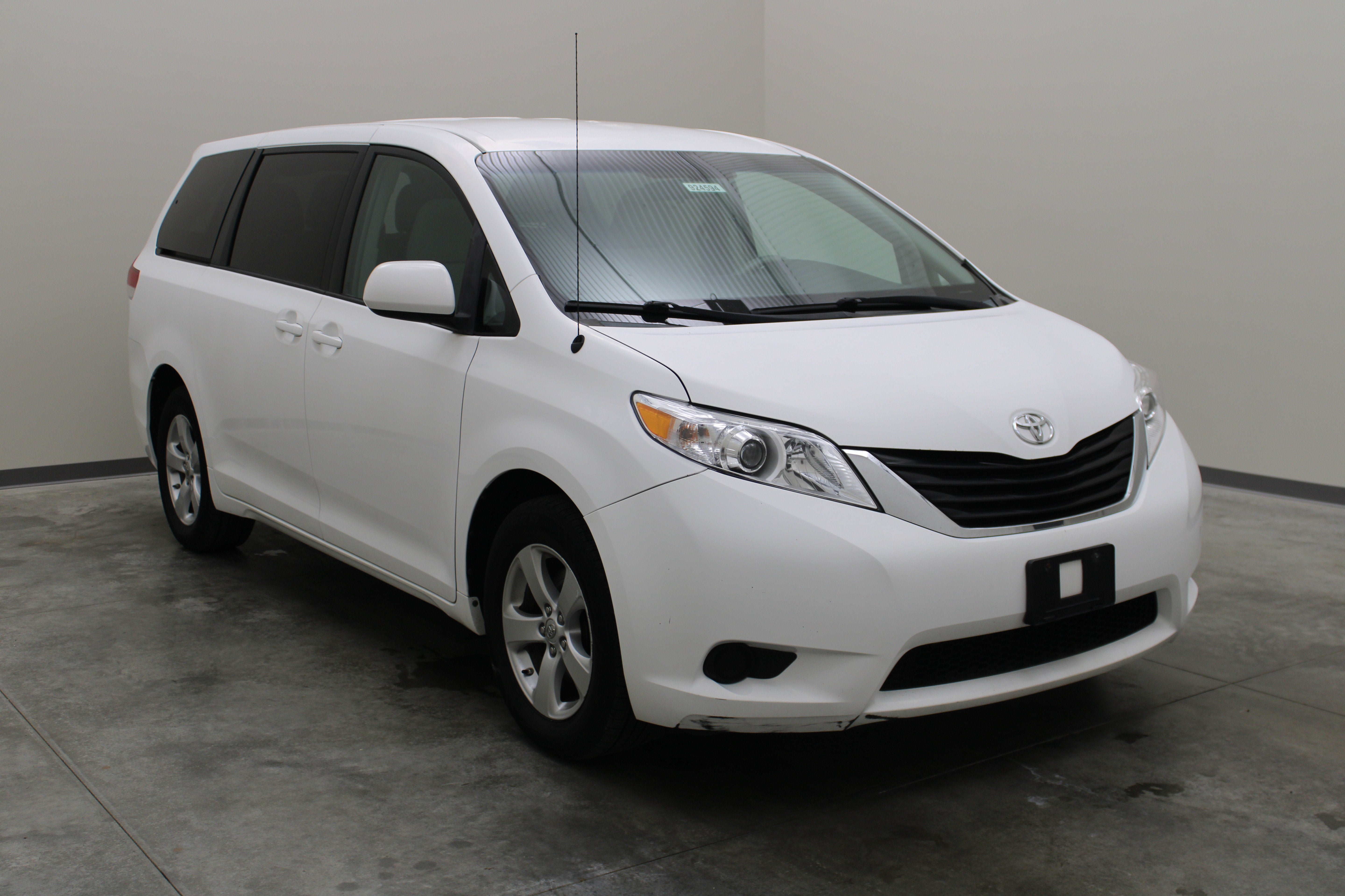 2011 Toyota Sienna 5dr 7-Pass Van I4 FWD (Natl)