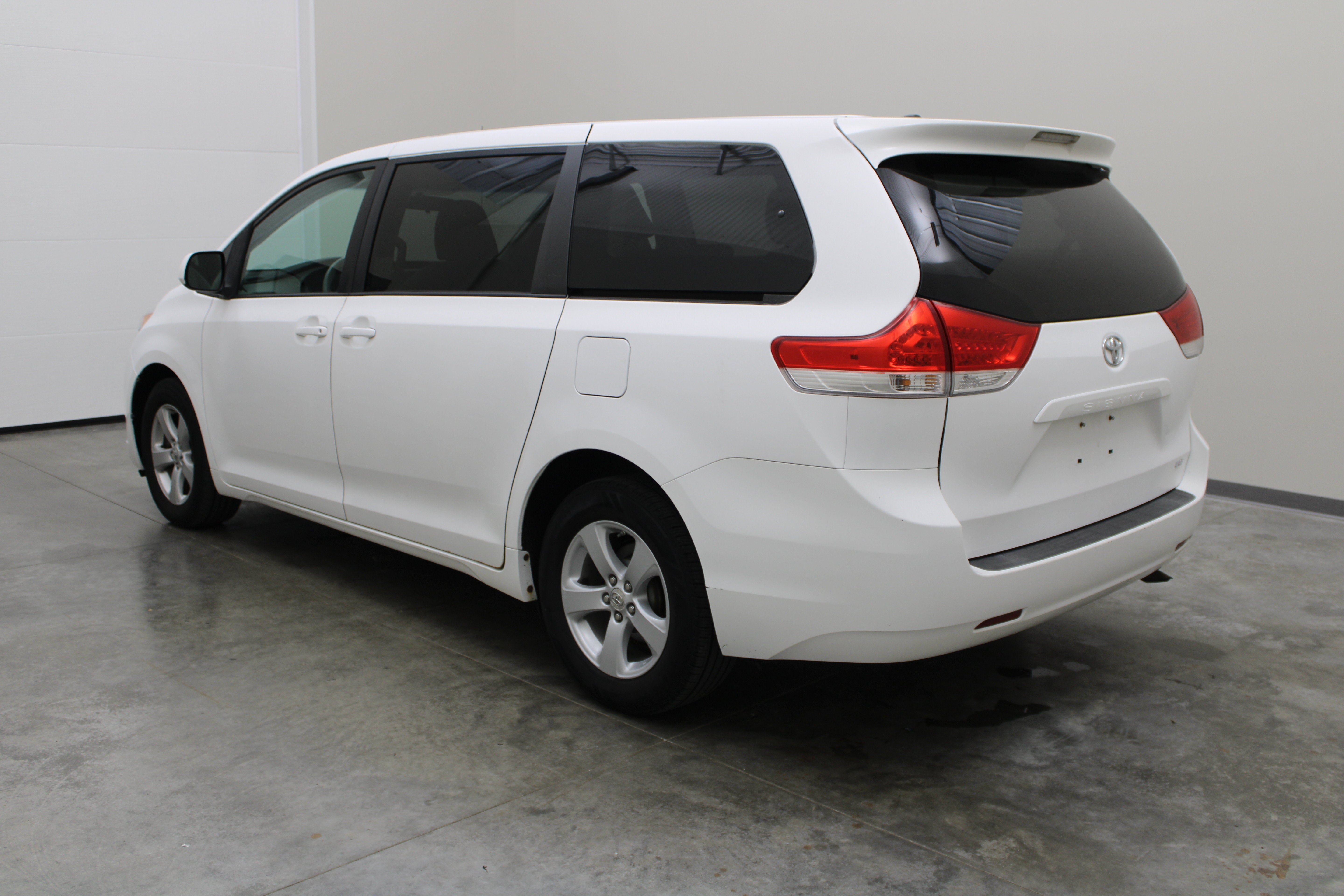 2011 Toyota Sienna 5dr 7-Pass Van I4 FWD (Natl)