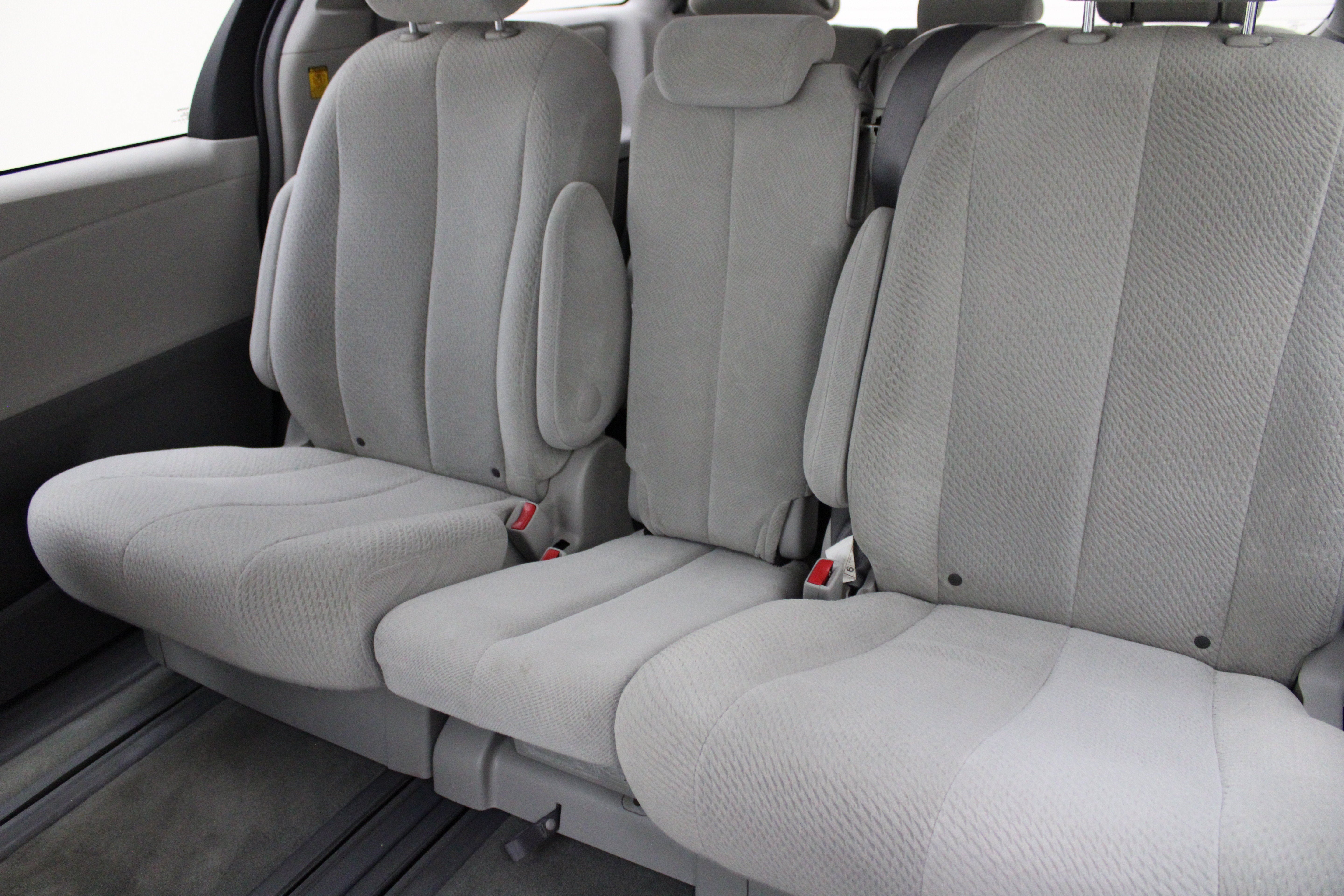 2011 Toyota Sienna 5dr 7-Pass Van I4 FWD (Natl)